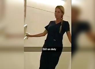Infirmière baisée au travail par un collègue